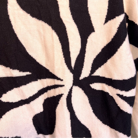 Tommy Bahama XS Black & White Design good for S/M Soft two-third Sleeve - Picture 4 of 10